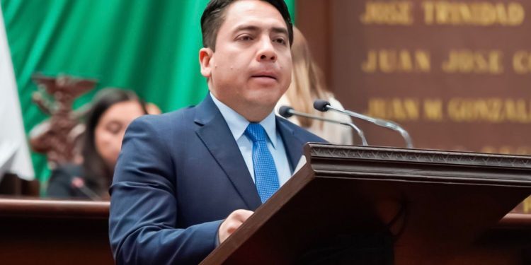 Diputado Iván Vera propone programa estatal de incubadoras para fortalecer el emprendimiento en Michoacán