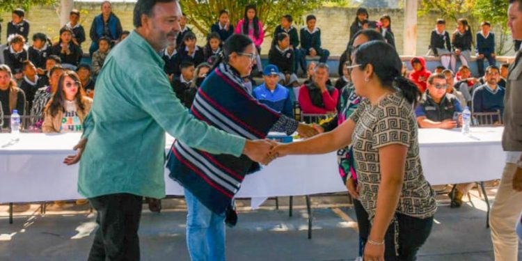Con trabajo y resultados, Julio Arreola mejora escuelas y da tranquilidad a las familias