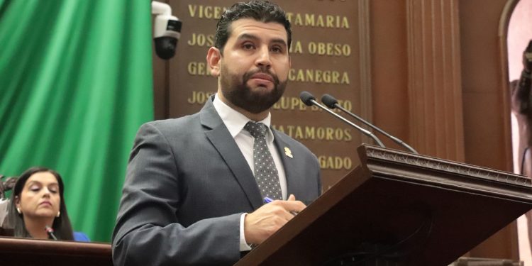 Octavio Ocampo propone cárcel de hasta 20 años por reclutar jóvenes para el crimen en Michoacán