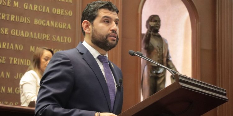 Octavio Ocampo propone registro estatal de agresores de animales