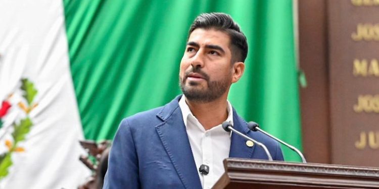 Poncho Chávez propone capacitación obligatoria dos veces al año para fortalecer la atención del DIF a niñas, niños y adolescentes