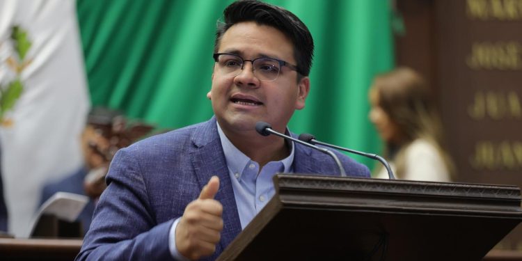 Toño Carreño, desde tribuna, plantea que una reforma electoral debería contemplar la anulación de comicios cuando algún candidato sea privado de la vida