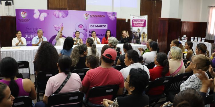 Gobierno de Apatzingán impulsa la autonomía económica de mujeres con entrega de créditos