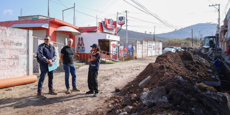 Más obras para Morelia: Adolfo Torres supervisa mejora de drenaje en Lomas del Punhuato