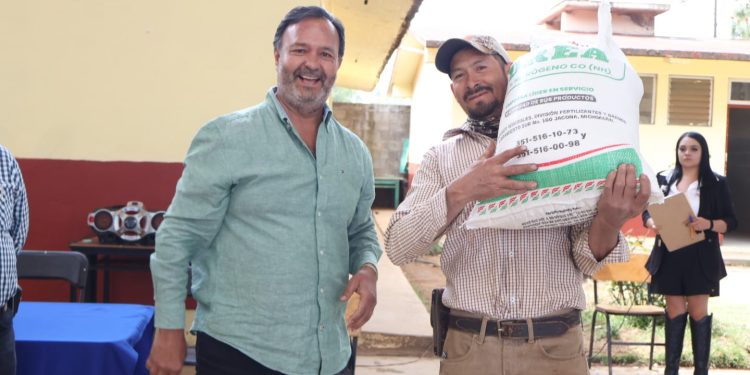Julio Arreola fortalece el bienestar y la tranquilidad en comunidades de Pátzcuaro