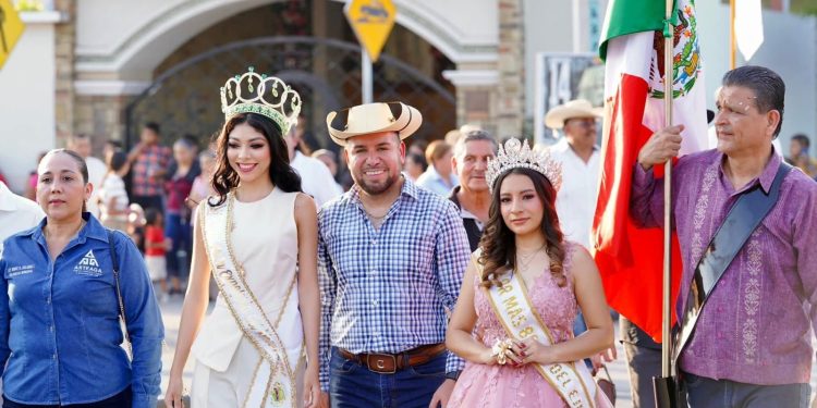 Celebra Reyes Galindo 84 Aniversario de la elevación de Múgica como municipio