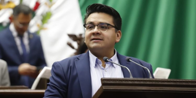 Toño Carreño presenta iniciativa para la creación de la Comisión de Evaluación y Seguimiento al Plan Municipal de Desarrollo