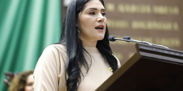 Diana Espinoza presenta iniciativa para la obligatoriedad de la enseñanza de letras cursivas en primaria y secundaria