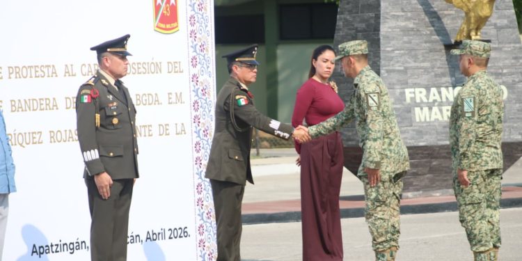Alcaldesa acude a cambio de Mando en la 43ª Zona Militar en Apatzingán