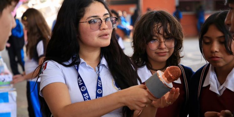 Impulsa Carlos Torres Piña acciones de prevención del delito entre adolescentes michoacanos
