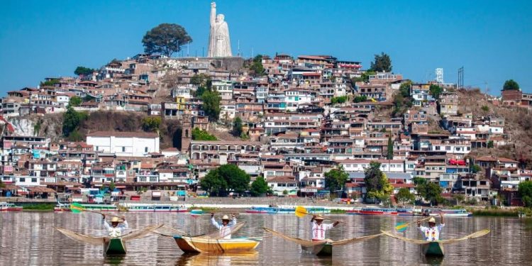 Janitzio invita a vivir el turismo comunitario esta Semana de Pascua