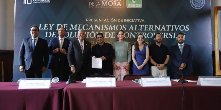 La Ley de Mecanismos Alternativos de Solución evitaría juicios, plantea Juan Antonio Magaña de la Mora en iniciativa