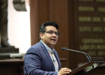 Celebra Toño Carreño aprobación de reforma que propuso que prioriza atención a niños con cáncer