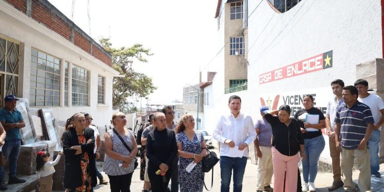 Vicente Gómez entrega enseres del Programa de Apoyos Subsidiados