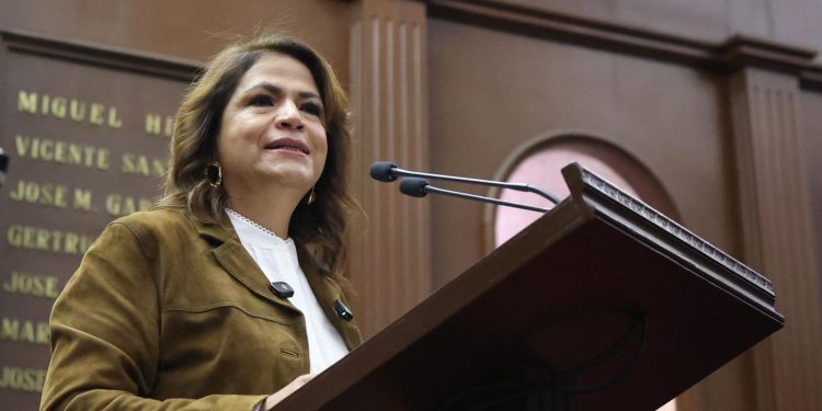Fabiola Alanís respalda aprobación de reforma constitucional contra el feminicidio que se logró en el Congreso de Michoacán