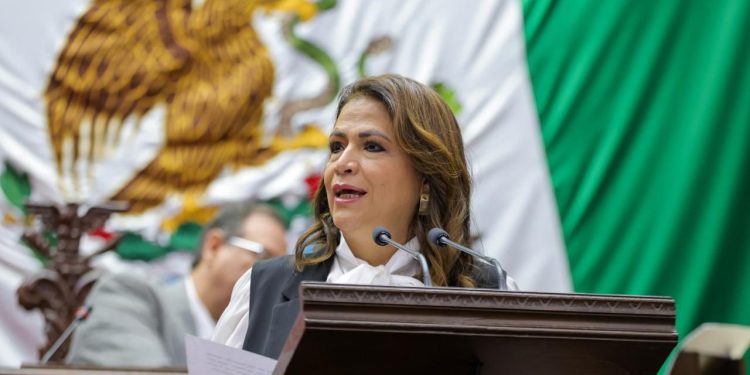 Fabiola Alanís reconoce inversión histórica en educación, clave para la transformación de Michoacán