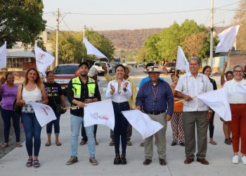 Compromiso con el bienestar: Fanny Arreola inaugura nueva calle en La colonia Florida