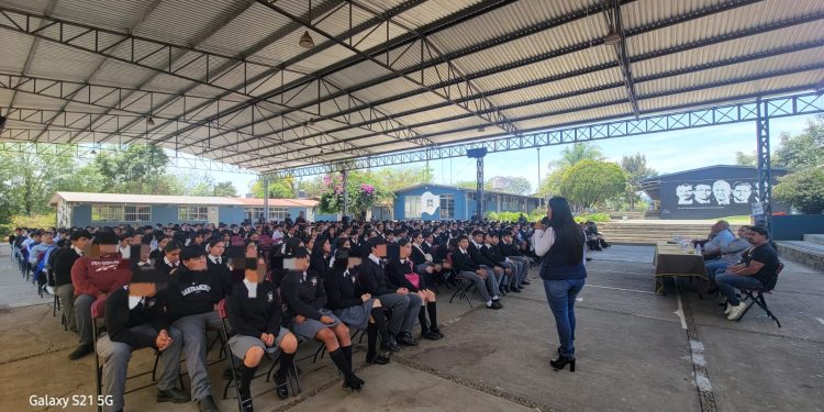 FGE fortalece la prevención de la violencia en adolescentes con actividades informativas en Tingüindín
