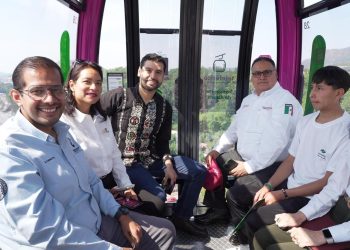 Octavio ocampo acompaña la inauguración del teleférico