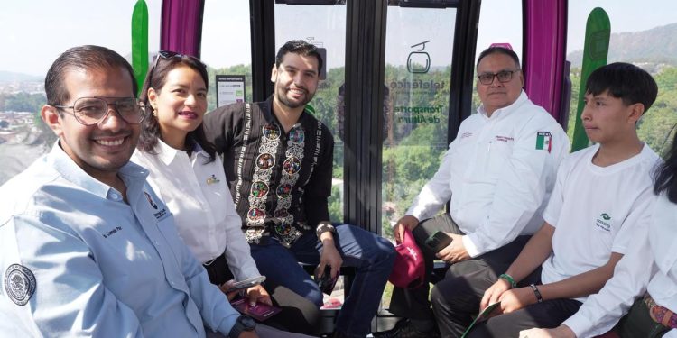 Octavio ocampo acompaña la inauguración del teleférico