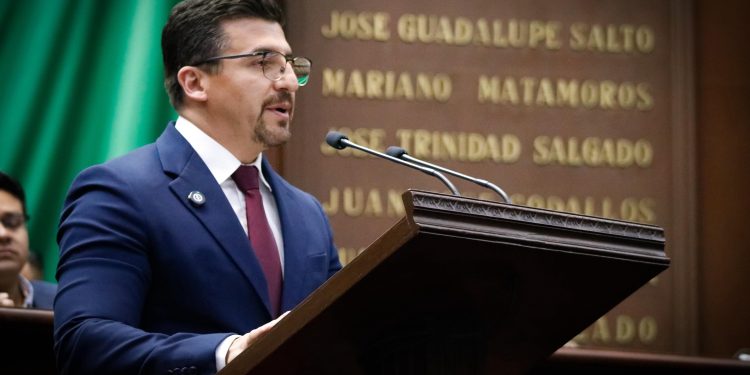Toño Mendoza impulsa reforma penal para proteger la libertad y tranquilidad de las y los michoacanos