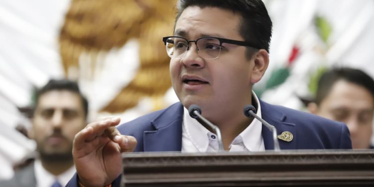 Tras presentación de iniciativa en materia electoral, Toño Carreño sostiene que antes y después de la elección los votos ciudadanos deben valer lo mismo