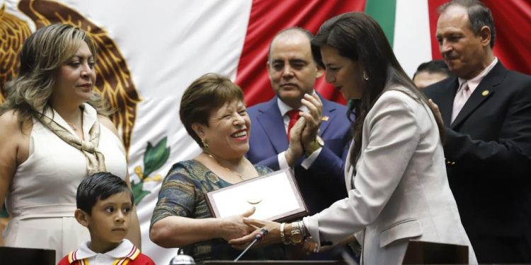 Congreso del Estado condecora al Proyecto Cendi con la Condecoración al Mérito Docente