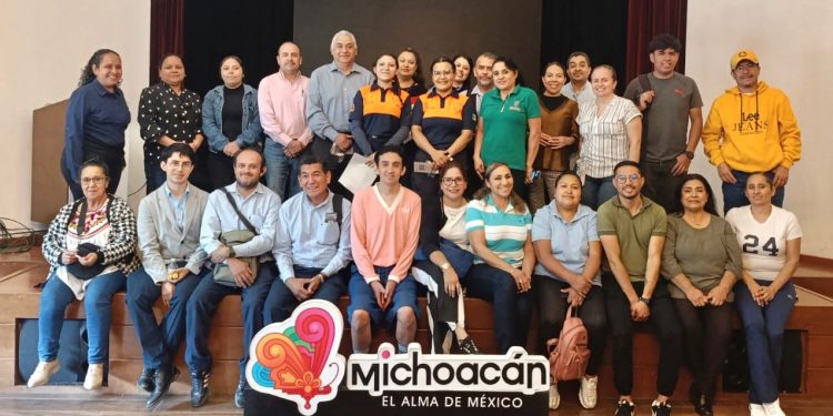 Sector turístico de Michoacán adquiere conocimientos en primeros auxilios para beneficio de turistas y visitantes