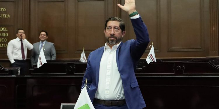 Abraham Espinoza Villa propone ley anti-alienación parental en Michoacán