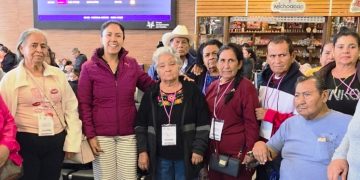 Abrazos que cruzaron fronteras: Fanny Arreola acompaña el reencuentro de familias Apatzinguenses en la Unión Americana.