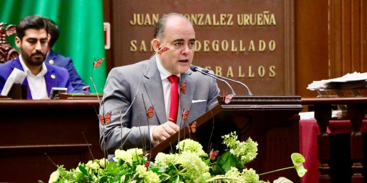 Baltazar Gaona presenta en tribuna iniciativa ciudadana para fortalecer la legitimidad de las sustituciones en ayuntamientos