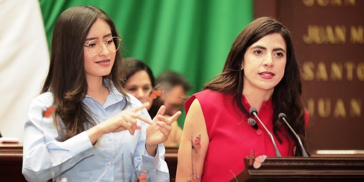 Giulianna Bugarini impulsa la profesionalización de intérpretes de Lengua de Señas Mexicana en Michoacán