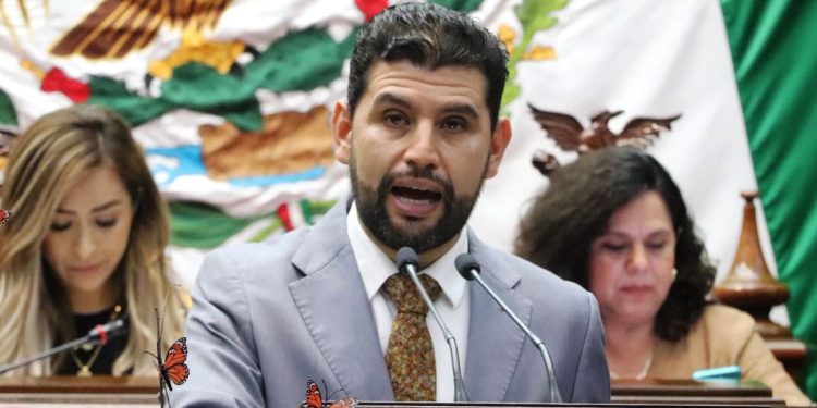 Octavio Ocampo propone poner orden en asilos y casas de atención en Michoacán para garantizar cuidados dignos a adultos mayores