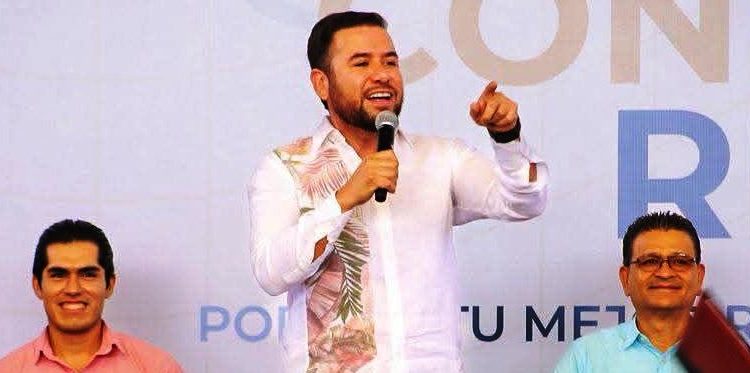 Respalda Reyes Galindo acciones para prevenir riesgos digitales entre la comunidad estudiantil del Distrito 22