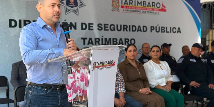Gobierno de Tarímbaro entrega nuevas patrullas y uniformes para reforzar la seguridad municipal
