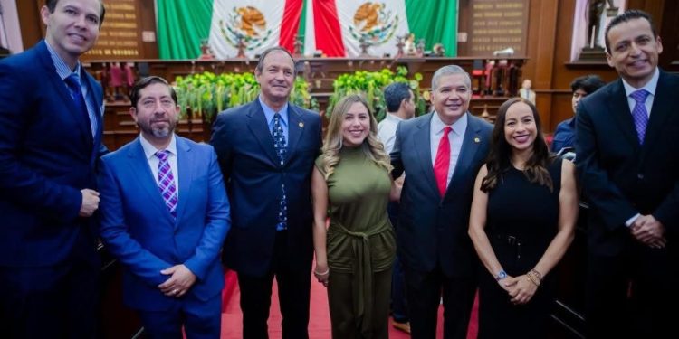 Dayana Pérez reconoce el legado ambiental de Homero Gómez durante entrega de distinción estatal