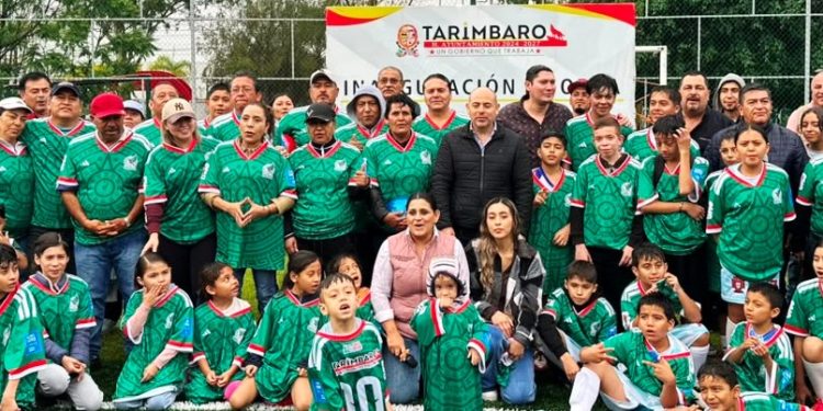 El deporte une a las familias: Eric Gaona, entrega moderna unidad deportiva en Tarímbaro