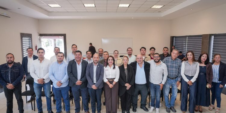 Respaldan constructores de la CMIC a Gladyz Butanda rumbo a 2027