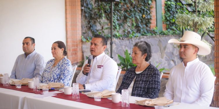 “Mi alianza es con el pueblo”: Carlos Torres Piña