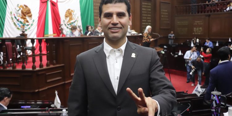 Octavio Ocampo celebra aprobación de reforma constitucional contra la reelección inmediata