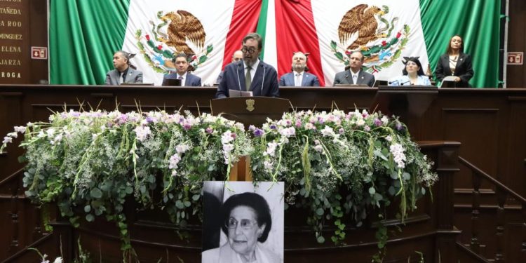 Reconoce Congreso local trayectoria de Amalia Solórzano con letras doradas en recinto legislativo