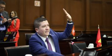 Vicente Gómez propone legislar sobre la violencia digital