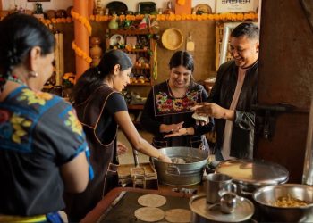 Impulsan riqueza cultural con equipamiento a cocineras tradicionales y ecoturismo