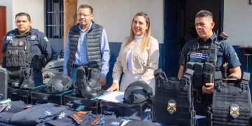 Dayana Pérez Mendoza fortalece a Seguridad Pública con entrega de uniformes y equipamiento