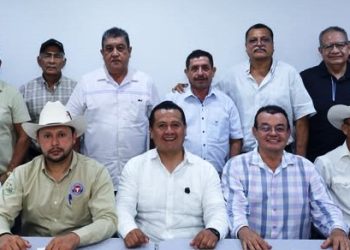 Torres Piña suma propuestas de sectores productivos para incrementar desarrollo del puerto de Lázaro Cárdenas y sus comunidades