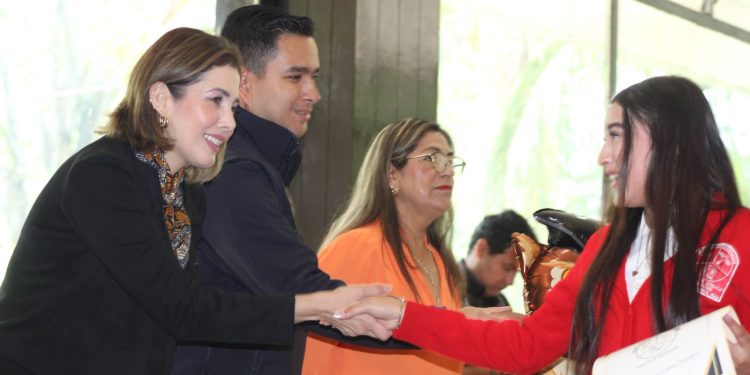 El compromiso por la educación no distingue fronteras: Brissa Arroyo