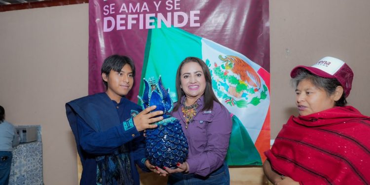 Reúne Gladyz Butanda a liderazgos de Tangancícuaro en asamblea de defensa de la transformación