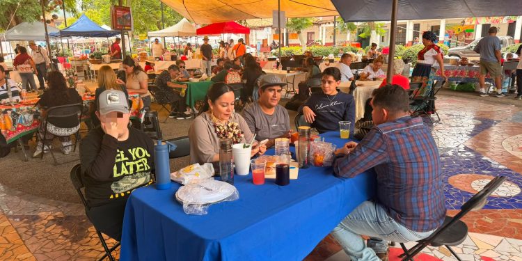 Gran éxito del 1er Encuentro de Moleras Tradicionales en Capula
