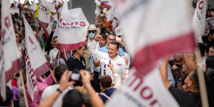 Por voluntad de las y los michoacanos Torres Piña arrasa en encuestas