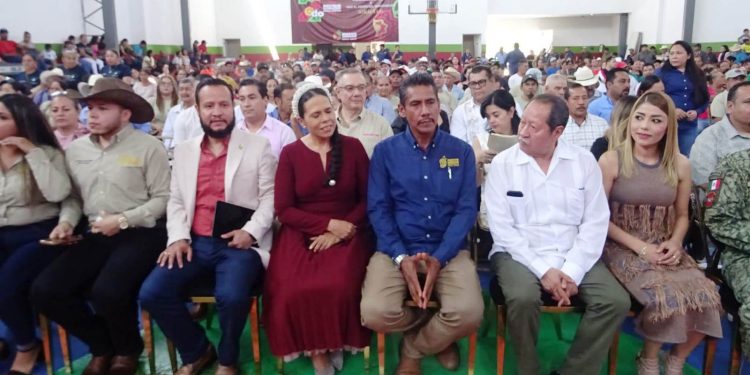 Carmelita Carrillo Gaytán, rinde su segundo informe de gobierno bajo el apoyo, reconocimiento y respaldo del pueblo de Nuevo Urecho